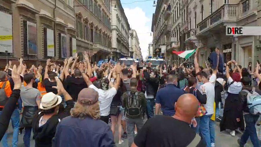 Complottismo e violenza, i nuovi bracci armati dell’estrema destra Complottismo e violenza, i nuovi bracci armati dell’estrema destra