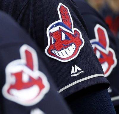 La fine (forzata) del razzismo verso i nativi americani nello sport