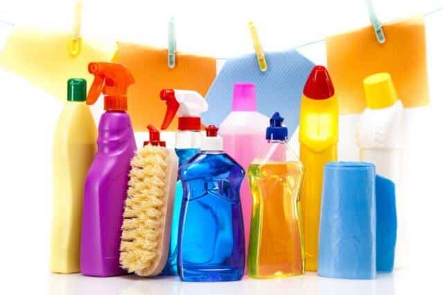 Plastica liquida ovvero come pulire casa distruggendo l'ambiente