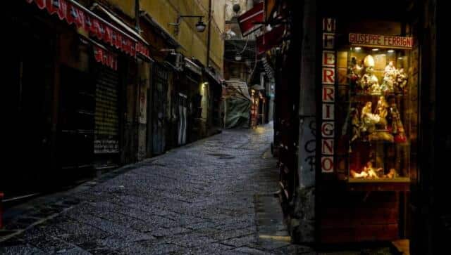 Natale, San Gregorio Armeno e Maradona: riapre la via dedicata all’arte presepiale Natale, San Gregorio Armeno e Maradona: riapre la via dedicata all’arte presepiale