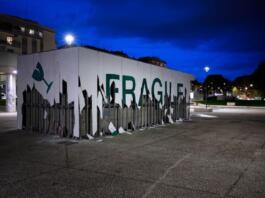 Fragile, Fonte immagine: https://roma.repubblica.it/cronaca/2020/12/30/news/fragile_street_art_piazza_conca_d_oro_urban_art_mimmo_rubino_alias_rubkandy-280461132/