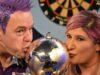 Darts, la moglie Joanne accanto ai successi di Peter Wright