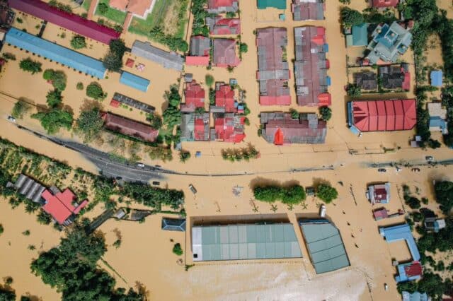 Inondazioni mortali nove volte più probabili a causa della crisi climatica