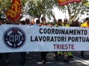 La solidarietà di classe spiegata dai lavoratori portuali italiani I lavoratori portuali di Trieste in sciopero contro il Green Pass e il governo