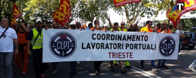I lavoratori portuali di Trieste in sciopero contro il Green Pass e il governo