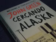 Cercando Alaska: il libro di John Green che ha ispirato una mini-serie Cercando Alaska mini-serie