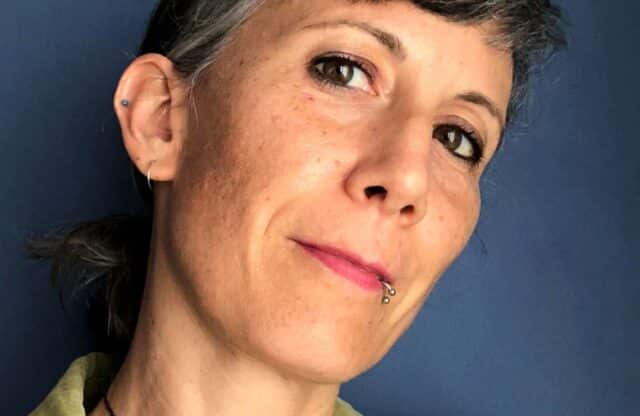 Manuela Manera, lingua Manuela Manera, lingua