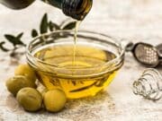 Olio extravergine d’oliva: crolla la produzione a causa della siccità Olio extravergine d'oliva: crolla la produzione a causa della siccità