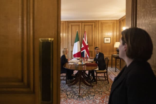 Il "metodo Meloni": comunicare tanto, comunicare tutto