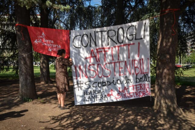 Ilaria Lamera, studentessa del Politecnico in tenda in piazza Leonardo per protestare contro il caro affitti (Foto scattata da Matteo Corner)
