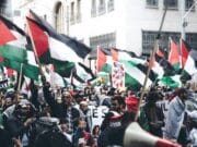 Bombardamenti indiscriminati e raid su campi profughi: a Gaza è crisi umanitaria Bombardamenti indiscriminati e raid su campi profughi: a Gaza è crisi umanitaria