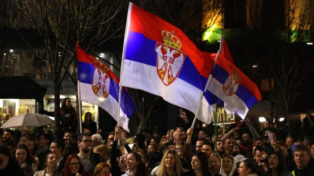 Continuano le grandi manifestazioni in Serbia Continuano le grandi manifestazioni in Serbia