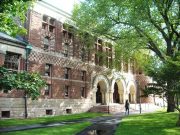 Harvard ha deciso di diventare un’Università alla portata di tutti Harvard University Campus