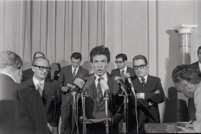 Enrico Berlinguer Austerità e pace, la lezione di Berlinguer