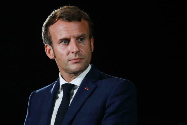 La Francia in crisi: Bayrou cade, Macron trema