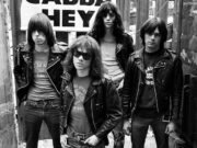 “Ramones”, il battito primordiale che ha rotto il tempo "Ramones", il battito primordiale che ha rotto il tempo