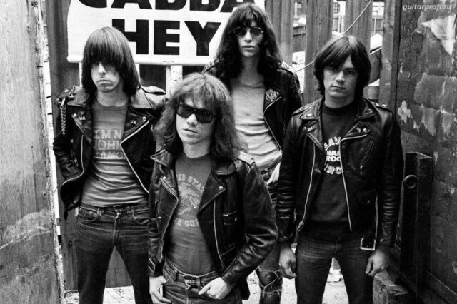 "Ramones", il battito primordiale che ha rotto il tempo "Ramones", il battito primordiale che ha rotto il tempo