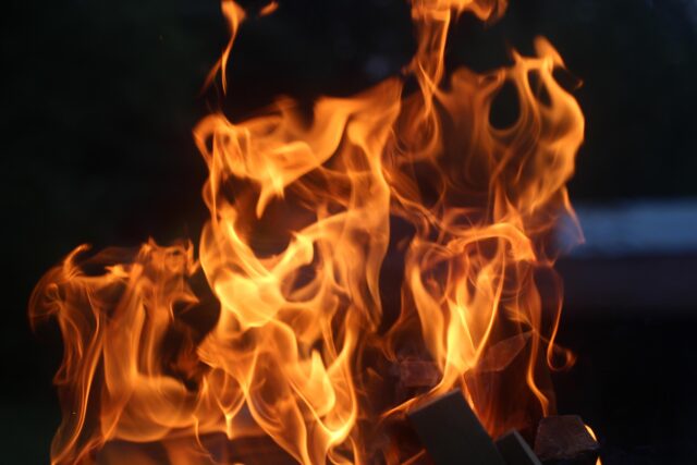 Il canto dei cuori ribelli. Il fuoco per la libertà. Credits: Pixabay