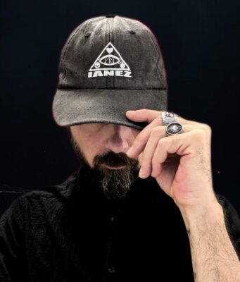 Ianez, la deriva dell’identità e la rivolta del silenzio