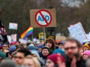 L’onda dell’AfD in Germania: in Sassonia-Anhalt l’estrema destra sale al 40% e punta al governo Manifestazione davanti alla Cancelleria di Berlino per chiedere la messa al bando dell'AfD