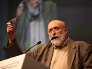 Carlo Petrini, il visionario che ha portato la politica a tavola Carlo Petrini durante il Congresso italiano di cucina d'autore tenutosi tra il 31 gennaio e il 2 febbraio 2010