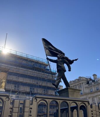 Il monumento contro il monumento Il monumento contro il monumento di Bansky